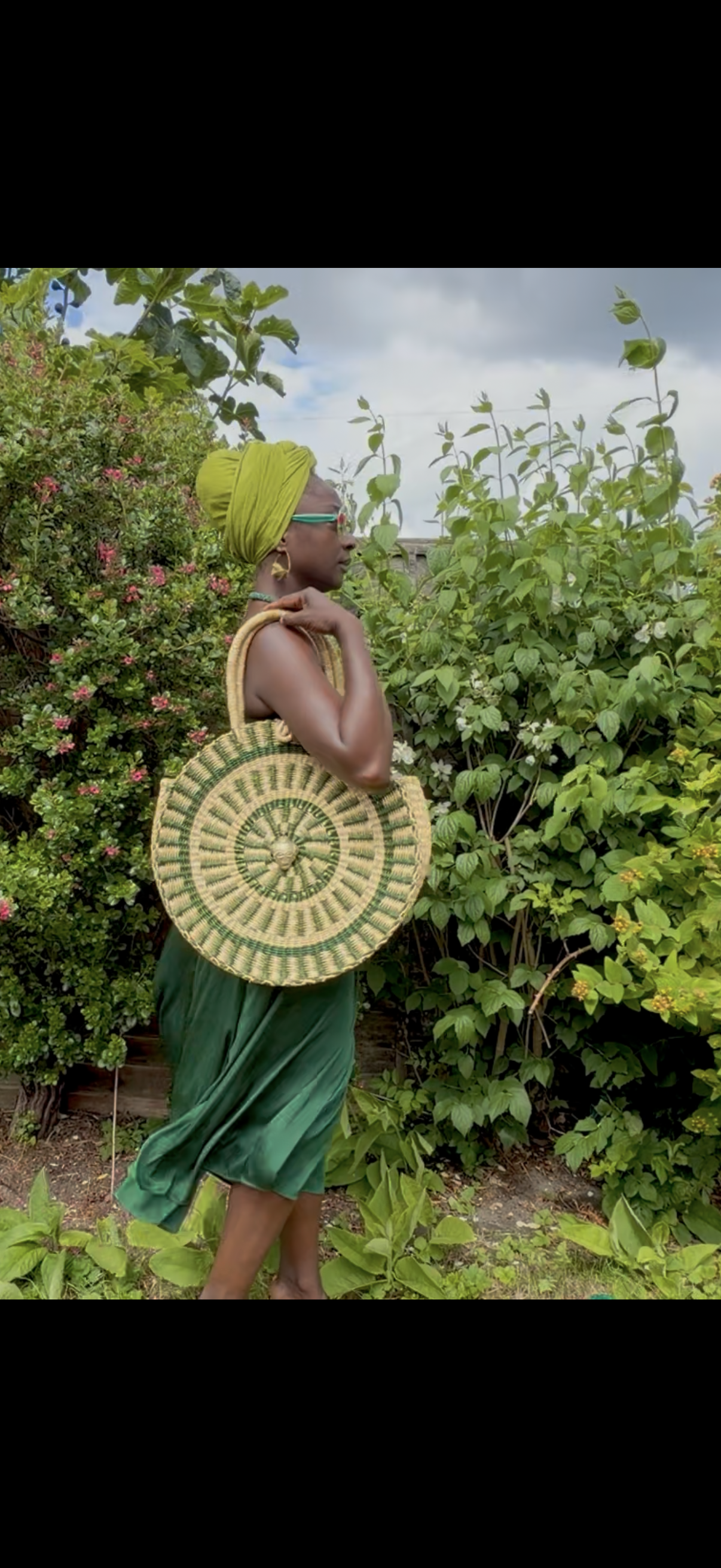 Esengo Grande Evergreen-Handwove basket bag.